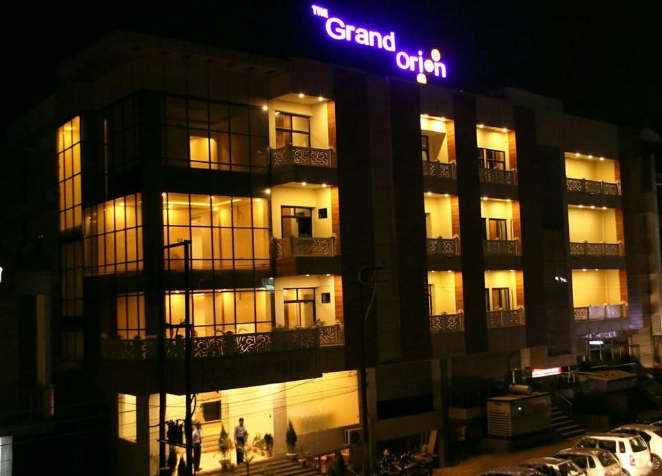 Hotel The Grand Orion Chinhat Exteriér fotografie